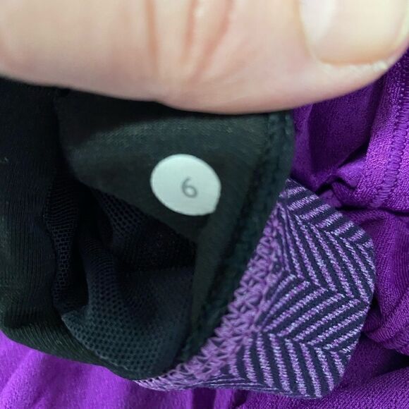 Lululemon Nouveau Limits Tank Built in Bra Women Size 6 - Picture 6 of 9